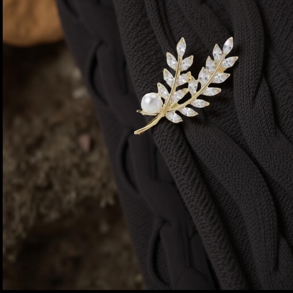 Rhinestone Crystal Pearl Flower Leaf Brooch • Work • All Seasons • Gift